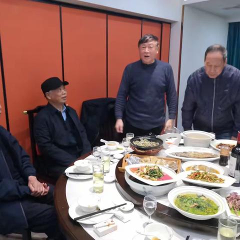 江都部分战友聚会   举杯同庆参军55周年