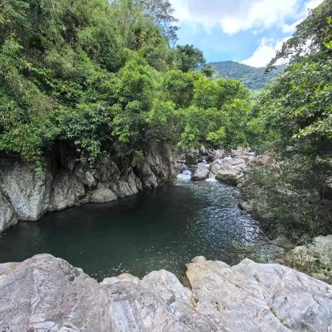走进离心近的地方～五指山无名溪谷