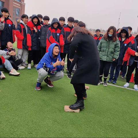 “铿锵玫瑰 绽放光彩”京师杜甫公学初中部庆祝“三八”妇女节活动