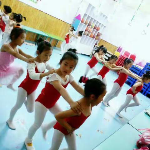 金馨幼儿园舞蹈课开课啦！