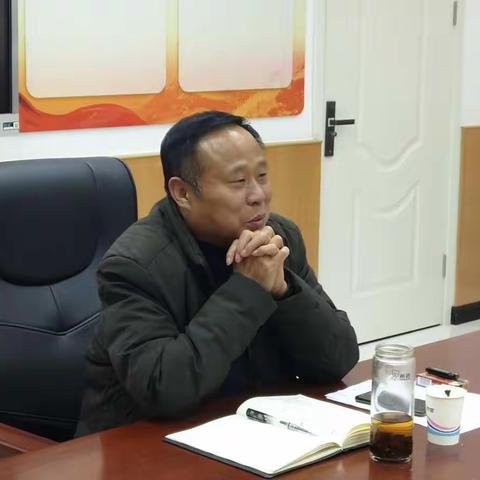 集思广益谋方法  朗朗书声成习惯——市五中组织召开初中语文英语老师课堂改革座谈会