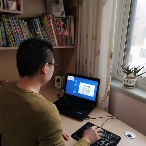 濮阳市第五中学网络教学先进人物系列之三十： 一位计算机老师的直播故事 --宣照峰网络教学先进事迹