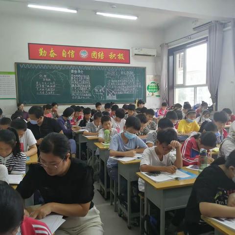 专家指方向，教研促成长