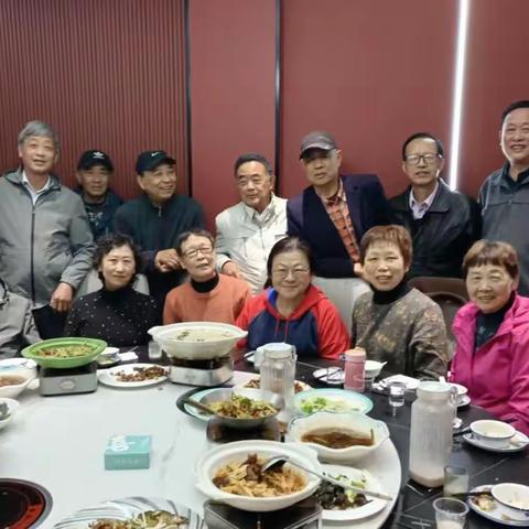 冒狂风暴雨重返红阳    庆纪念下放五十周年