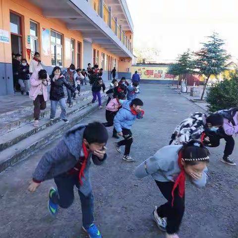 防患于未然，消防安全知识记心间”殷都区曲沟镇洪岩小学消防安全演练