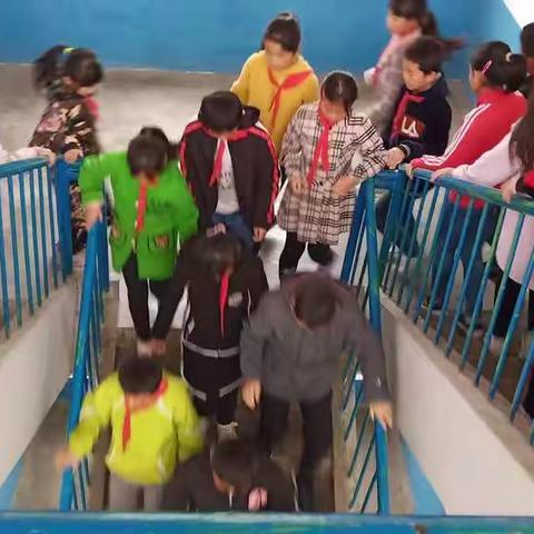 自护自救逃生演练