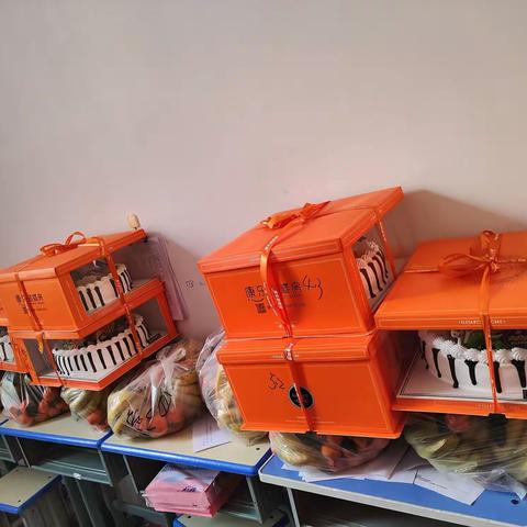 牛屯镇中兴学校二年级3月份集体生日