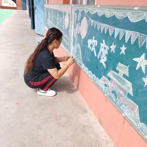 喜迎二十大，童心向党！73岁的祖国妈妈，祝愿我们的祖国国泰民安、繁荣昌盛， 祝愿我们中兴学校的明天更加美好！