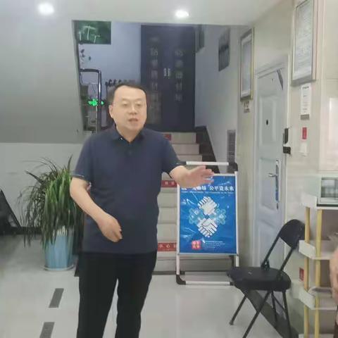 “整内务、靓环境、贺中秋、迎国庆”新程街支行环境卫生大扫除