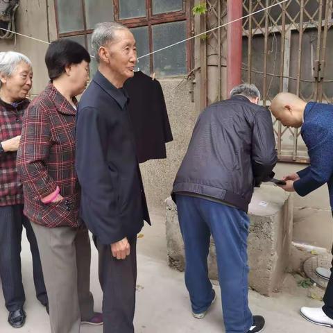 小寨东路社区为老服务到心坎———家门口的便民体检服务站