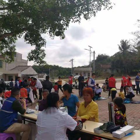 “福满和庆，春暖百姓”儋州市人民医院和庆镇木排村义诊活动