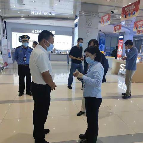 市人大常委会副主任冯明前往金贸街道督导文明城市巩固提升和疫情防控工作