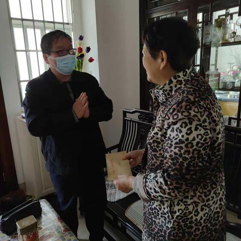 市人大常委会副秘书长欧阳卉然率队走访慰问离退休干部