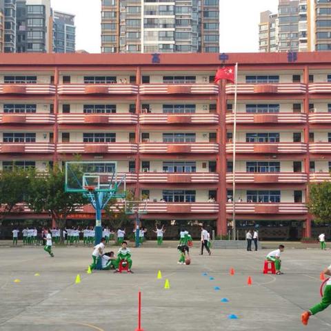 “阳光体育 放飞梦想” ——景山学校小学部四年级组趣味体育活动记实