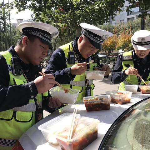 澄城县交警大队圆满完成第一天“加快高质量发展大会”道路交通安保工作