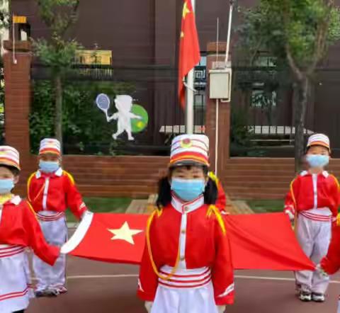 “国旗飘飘，伴我成长”——西安高新区第十九幼儿园第九周升国旗仪式
