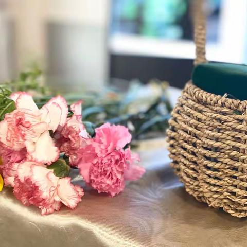 “我和鲜花有个约会”——西安高新区第十九幼儿园“三八妇女节”艺术插花活动