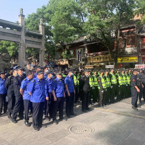 坚守岗位，奋战一线—五一小长假市容管理不松懈