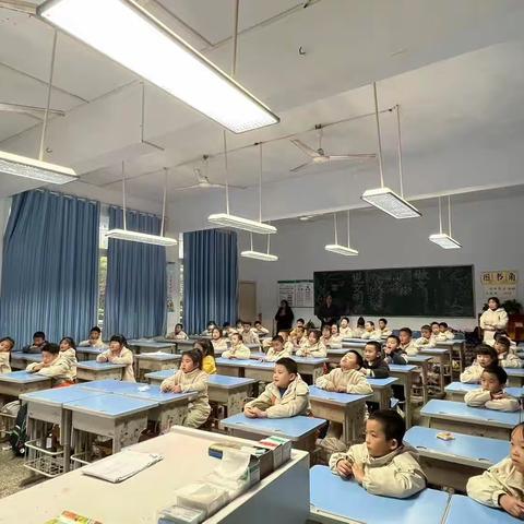 希望小学一年级九班“阅读经典 从我做起”主题班会活动
