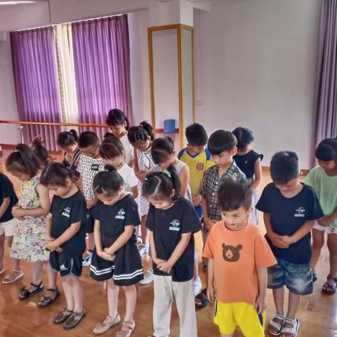 童之梦幼儿园流行舞班邀请函