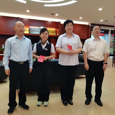 区分行工会办看望我行困难职工并调研指导工作