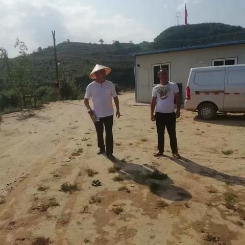 2018年6月27日万花山乡畜牧兽医站人员对猪场查看养殖指导