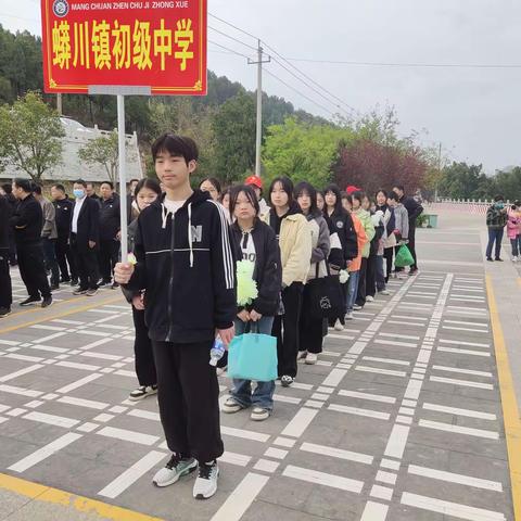 清明祭英烈，青春献祖国——蟒川镇中清明节活动