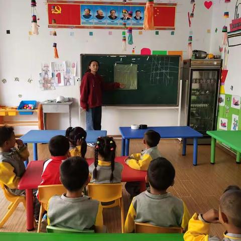 古拉乡中心小学附设幼儿园大班级开设“乐在棋中，棋乐无穷”五子棋课程