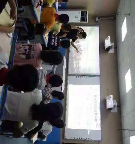 黄流镇中心学校牵手多能小学携手走进同步课堂