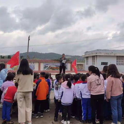 学习雷锋好榜样，高尚品质我成长——小江镇中心小学学雷锋月活动