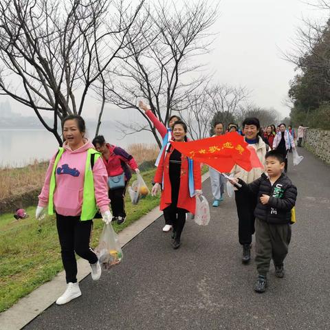 株董路小学一年级4班学习雷锋好榜样