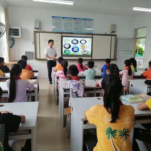 别样的老师，别样的知识—藤县象棋镇领导到道家小学上禁毒知识课