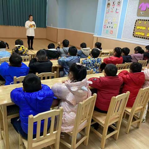 童话林幼儿园大一班学期末文艺汇演班会活动