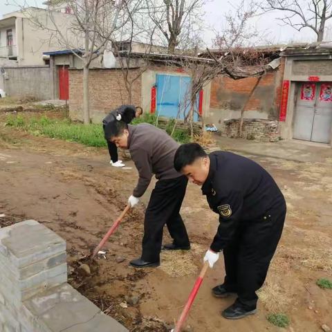 3月17日区市场监管局来董王度村开展“全民清扫、提升环境”整治活动