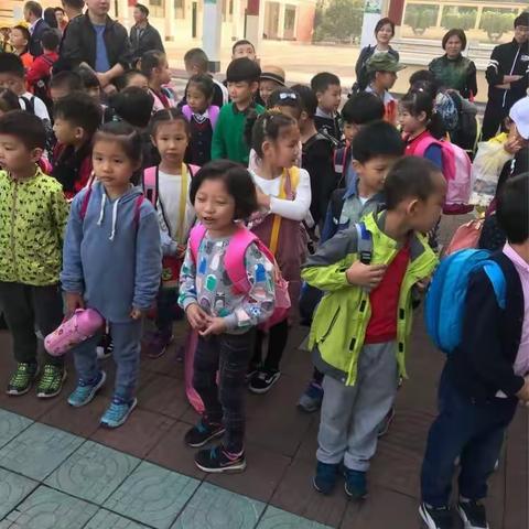 走进秋天，寻找秋的味道                          ———102班秋之旅