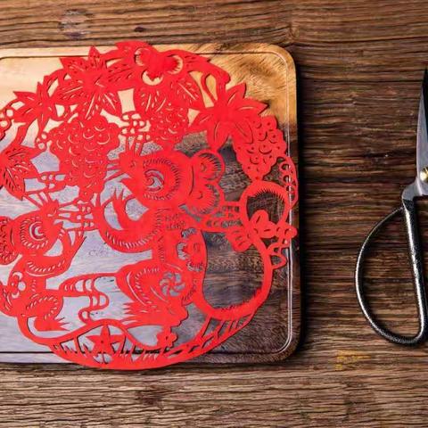 让我们透过剪纸的镂空，看到你美丽的心灵！