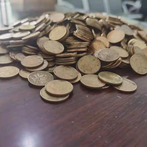 蓬街支行高效清点一万多枚的5角硬币，成功推荐二维码，so easy！