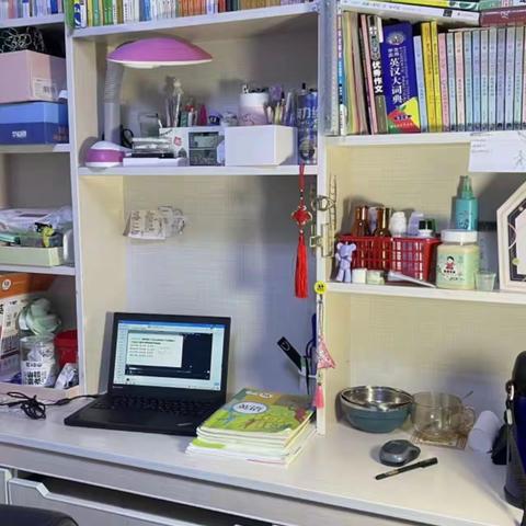 桌案四方容万象 最是书香能致远——建安区第三高级中学开展线上晒“最美书桌”活动