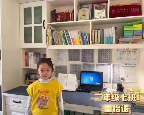 阅读伴成长，书香润童心 ——高新区第十二小学二年级七班“最美书架  最美书桌”评选活动