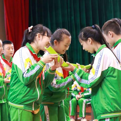 观万渠老师《团结力量大》主题班会课有感