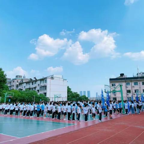 “缤纷夏日，亲近岳麓，做文明游客”爬山活动——记麓山外国语实验中学C2109班篇