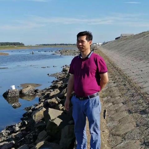 不忘初心、牢记使命——端午节到来之际，钟诚校长带领张发仁老师巡查各处危险水域