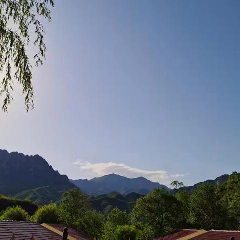 筑梦路上，爱同行——记中煤平朔集团向我校捐赠衣物发放仪式