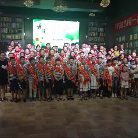 五2中队“相约在书城读书伴成长”活动