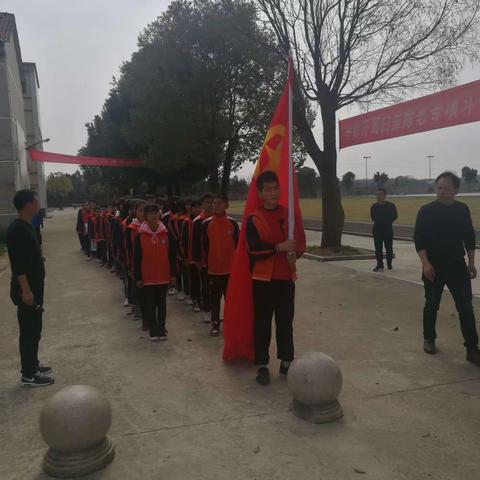 “雷锋精神代代传，尊老敬老献爱心"——鹿角中学师生学雷锋，走进敬老院活动