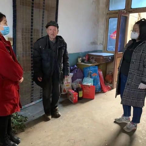 丰灵路社区春节慰问企业退休人员