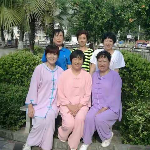 每一天的好心情从晨练开始了