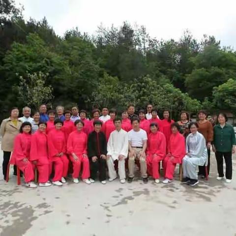 太极协会五月搞了两次活动，都是有声有色的。感谢拳友的大力支持和积极参与，谢谢大家！