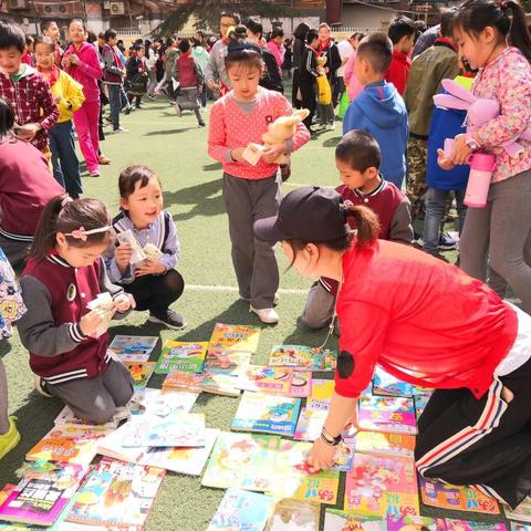 张掖路小学“小白杨”班义卖活动精彩集锦