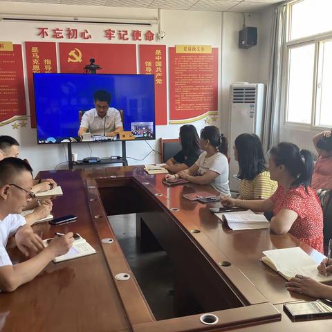 县统计集中观看国家统计局局长康义同志“讲党课”。